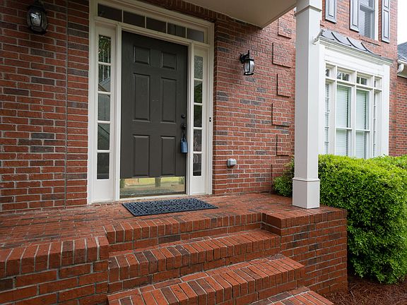 5th image of 312 Oak Meadow Dr