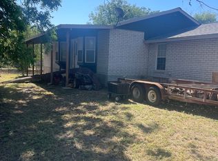 500 S Pickford St, Sabinal, TX 78881