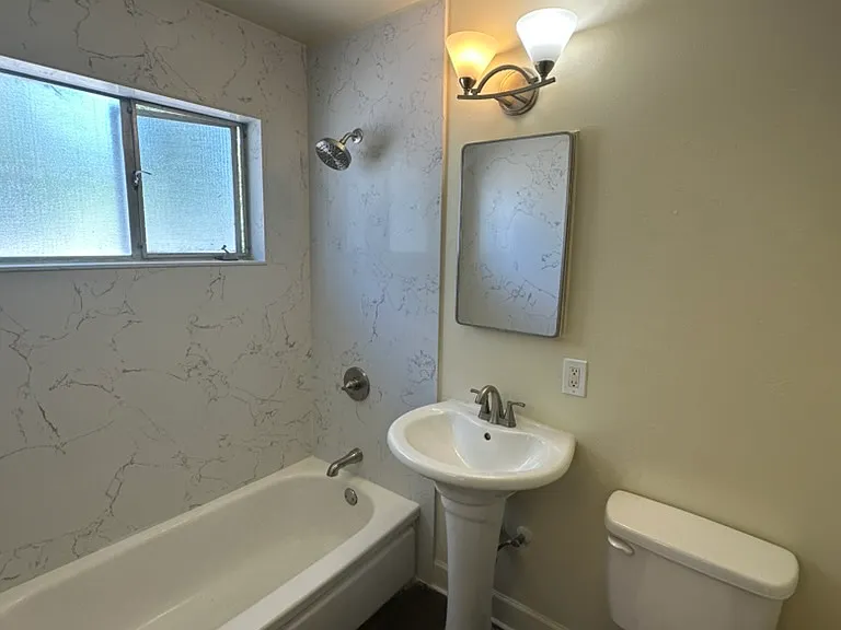1817 V St #A — Photo 9