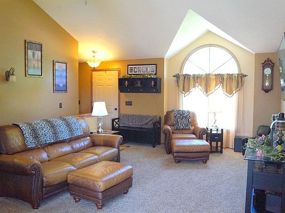 5th image of 807 Regina Ct