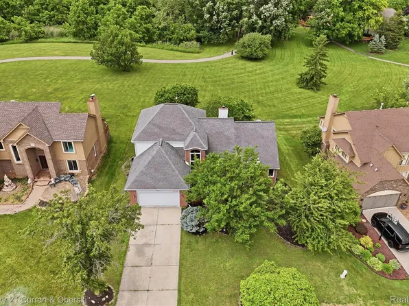 30785 Mystic Forest Dr, Farmington Hills, MI 48331