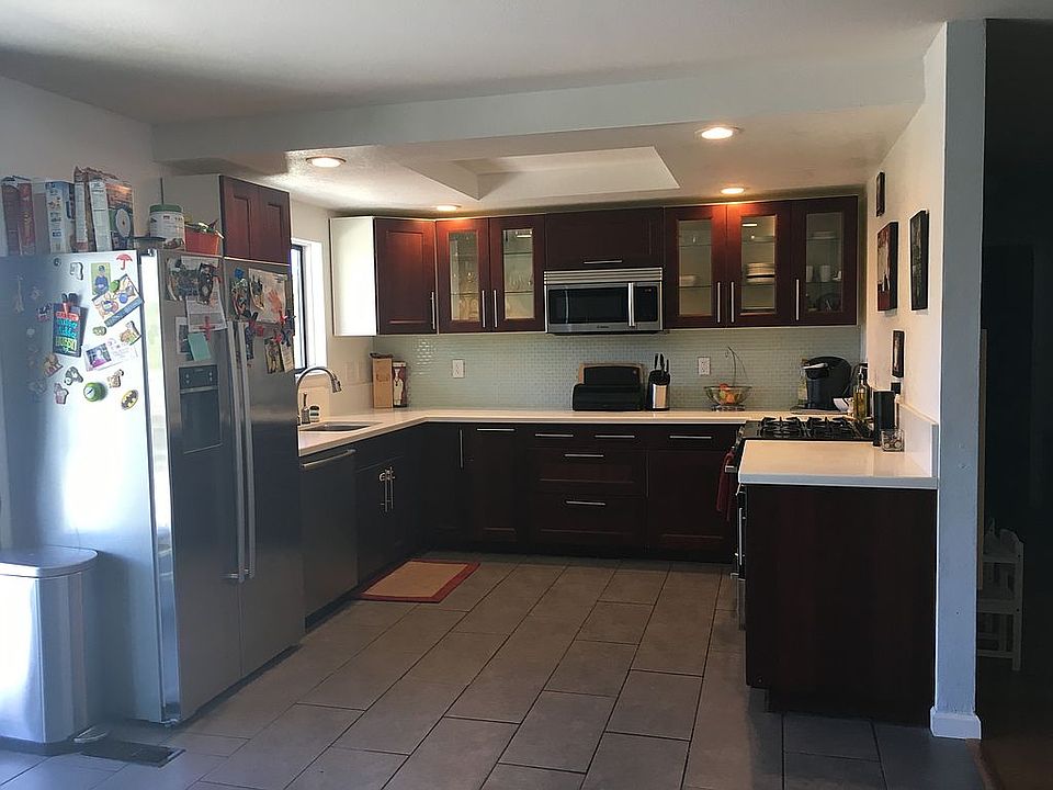 2nd image of 820 W L St