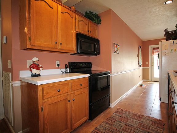 3rd image of 193 Lakeside Park Dr