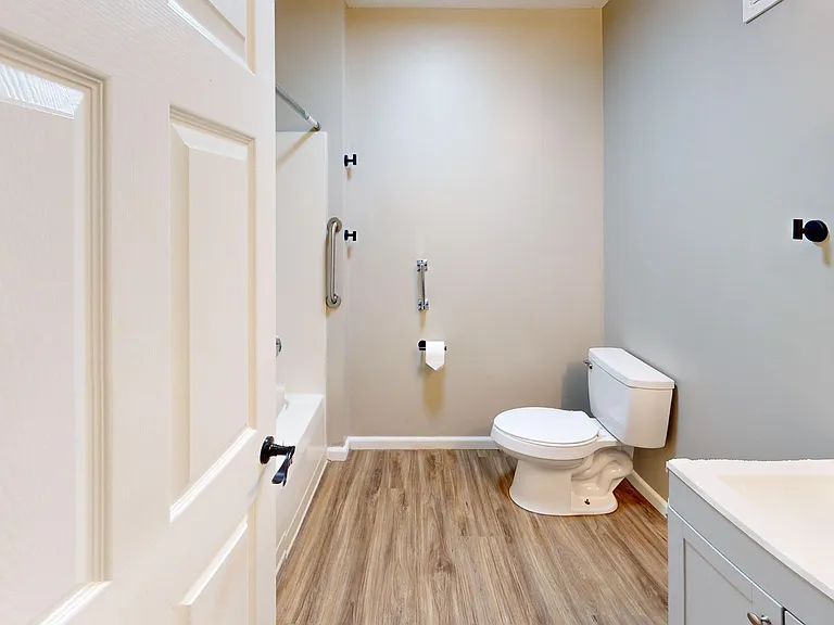 Duck Creek Apartments — Photo 36