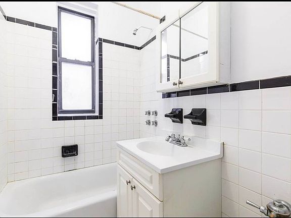 5th image of 50 Seaman Ave Unit 1B