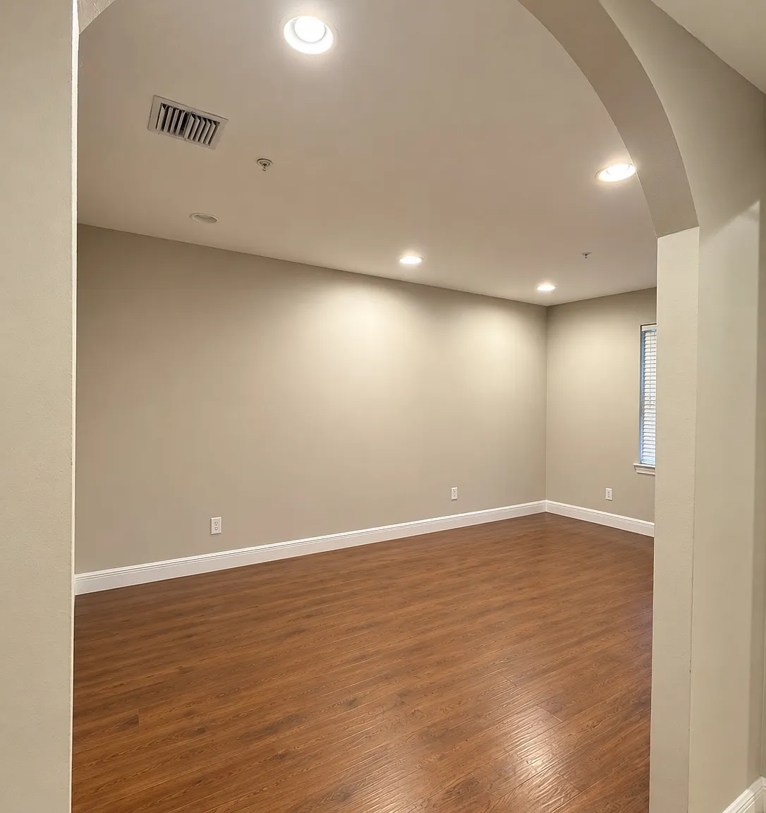 3 bed, 3.5 bath, 1998 sqft, $3,600 — Photo 4