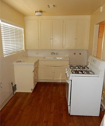 4th image of 8730 Sylmar Ave