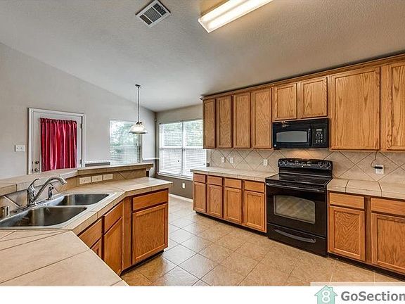 3rd image of 9204 Wellington Dr