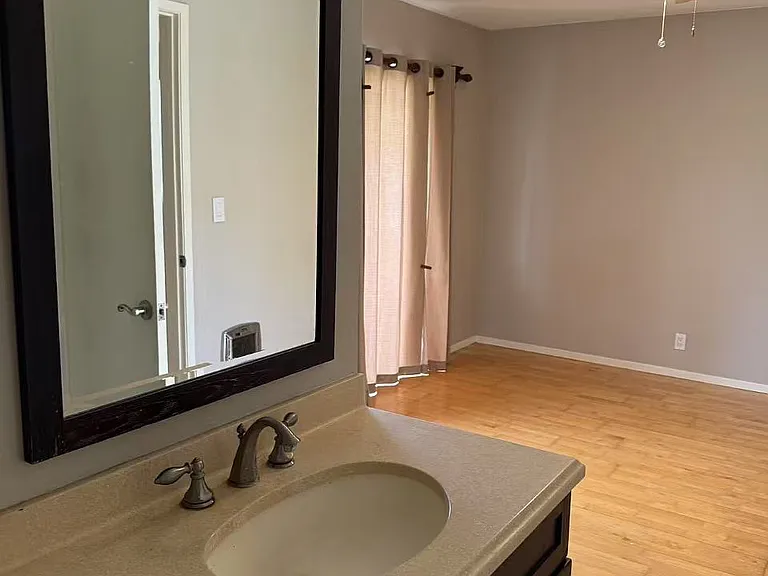 504 S Euclid Ave #10 — Photo 12