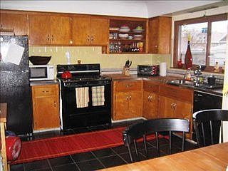 4th image of 3730 Cuyler Ave
