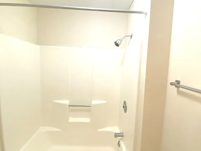 Cass Street Apartments — Photo 14