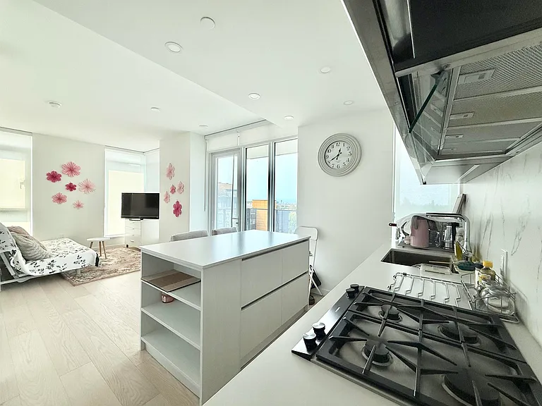 8415 Granville St #507 — Photo 9