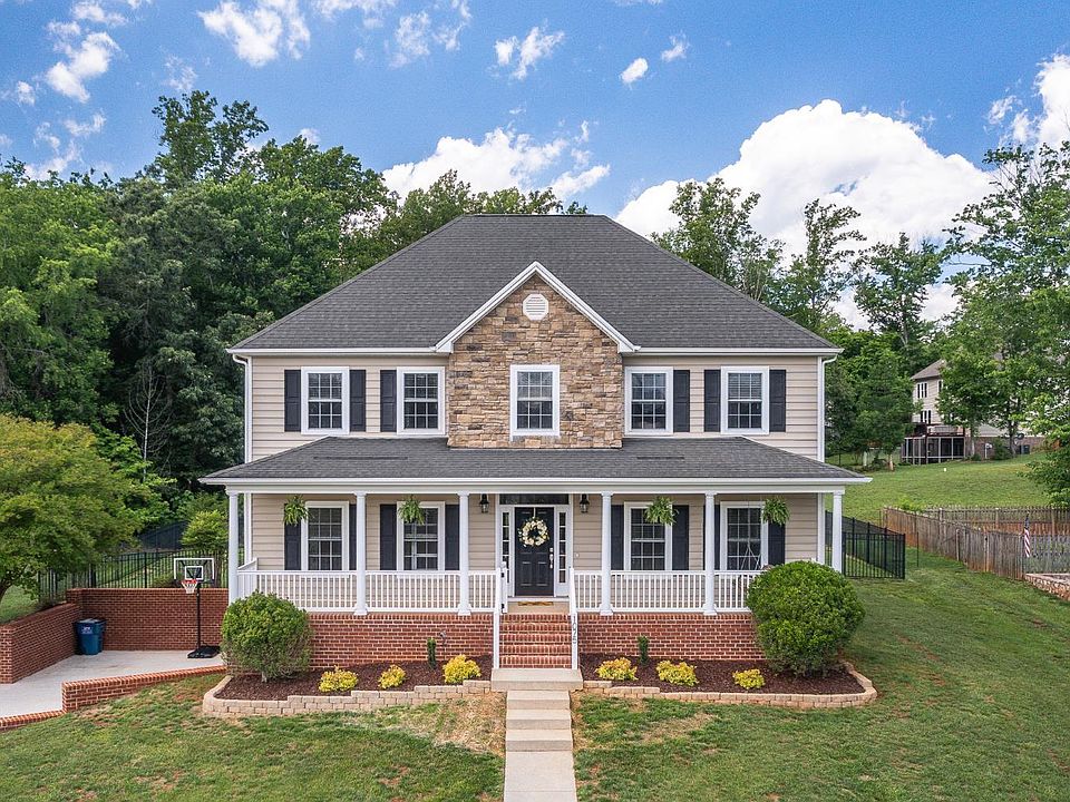 1st image of 1075 Hooper Woods Dr