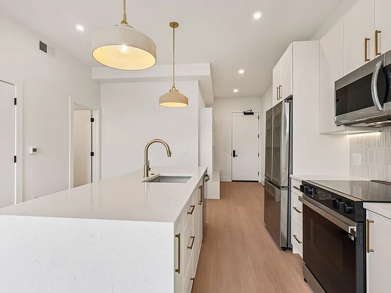 20 West — Photo 16