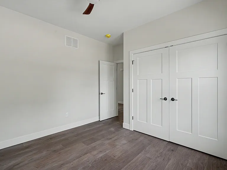 405 E Larmon St — Photo 10