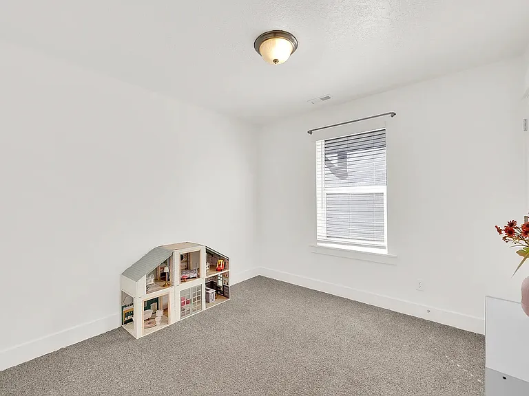 3225 E 1350 S — Photo 19