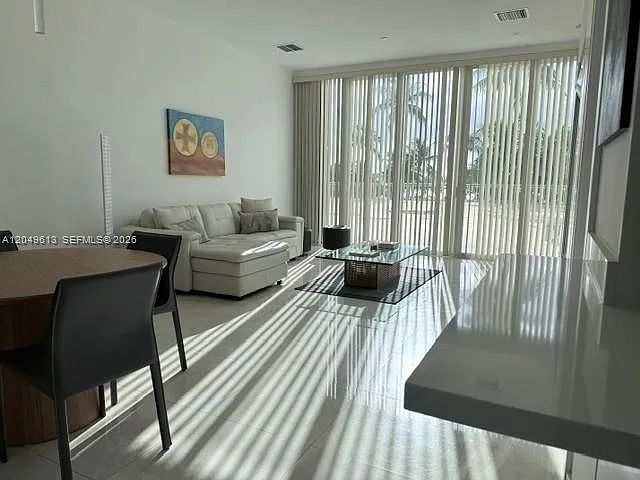 Casa Del Mar Condo — Photo 2