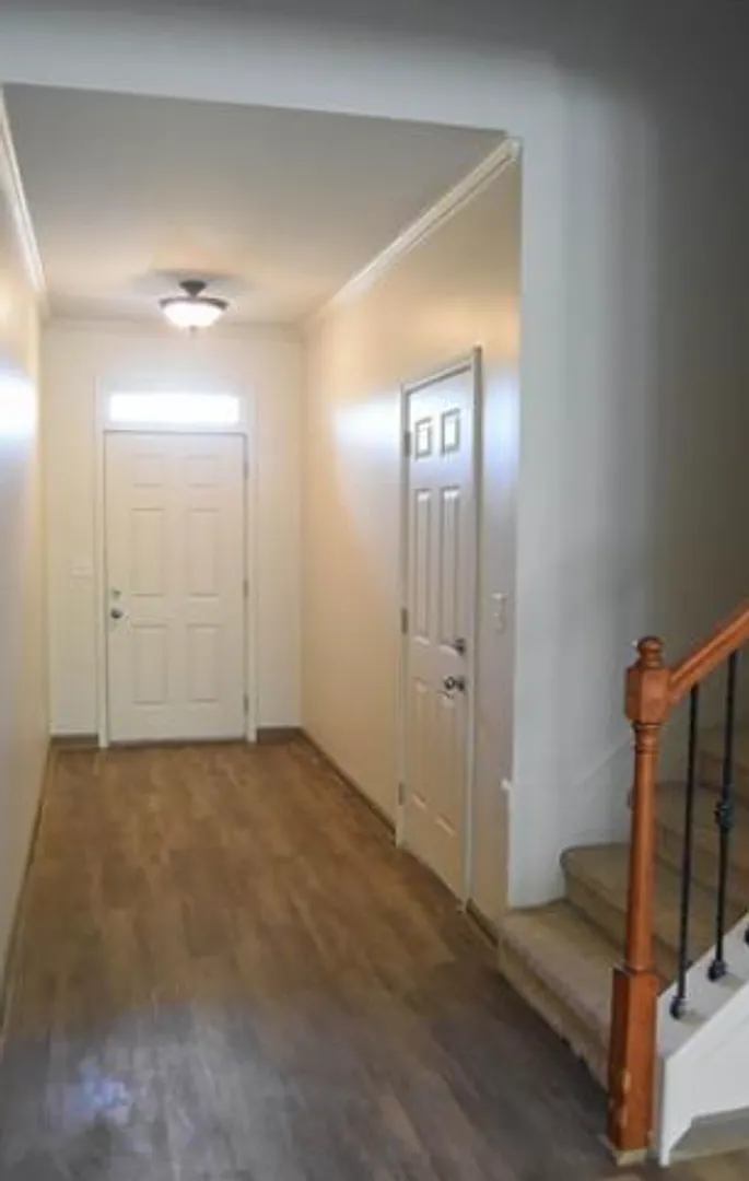 Gorgeous Townhome — Photo 3