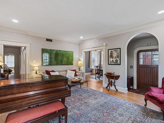 4th image of 1807 Forest Ave