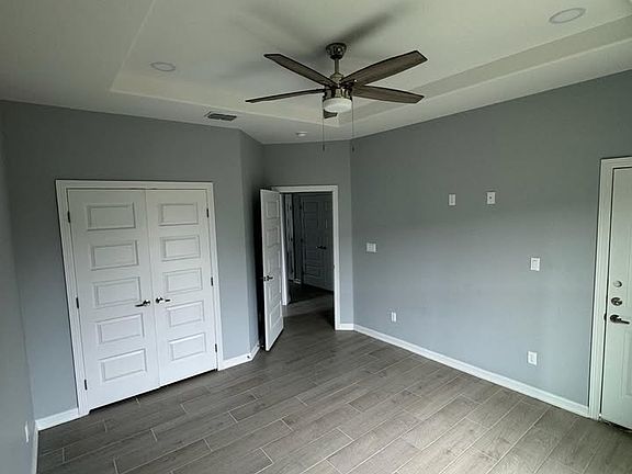 4th image of 913 W Hackberry Ave #2
