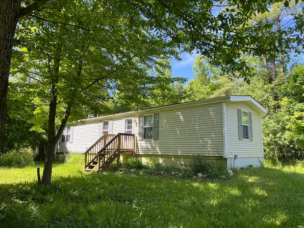 37 Pine Ave, Willsboro, NY 12996