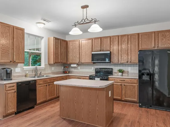 412 Stobhill Ln, Holly Springs, NC 27540