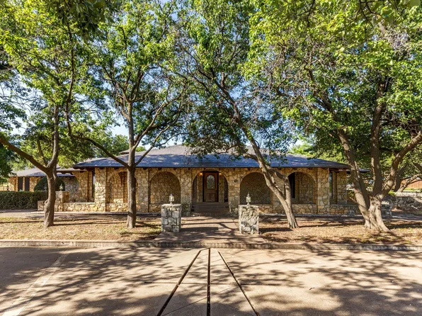 1602 Cedar St, Olney, TX 76374