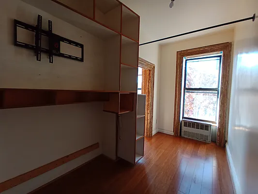 Rented by City Vista Inc | media 61