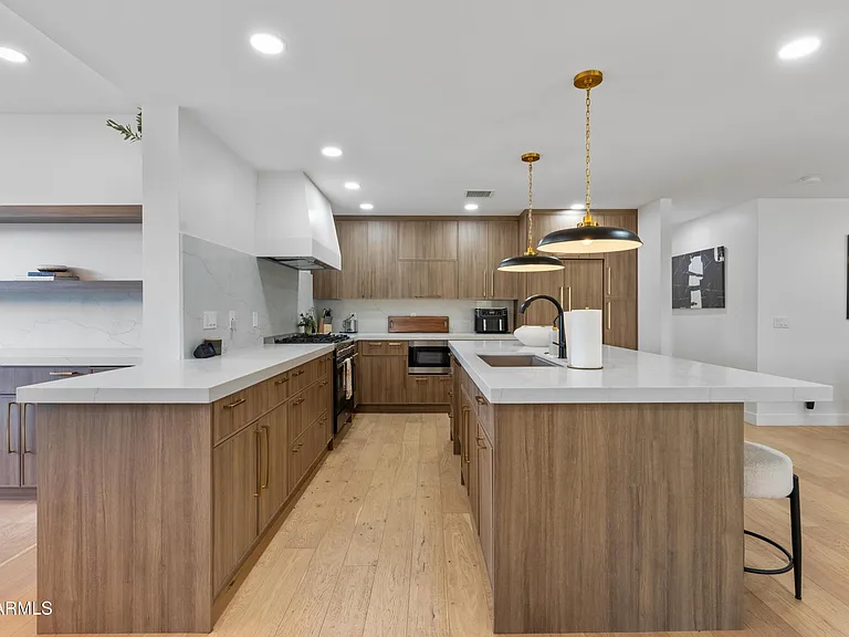 8614 E Highland Ave — Photo 17