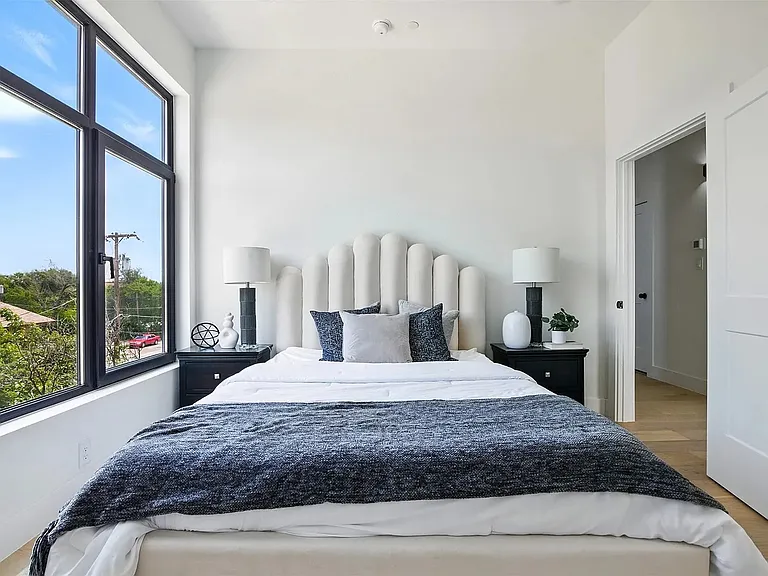 430 E 8th St #430 — Photo 4
