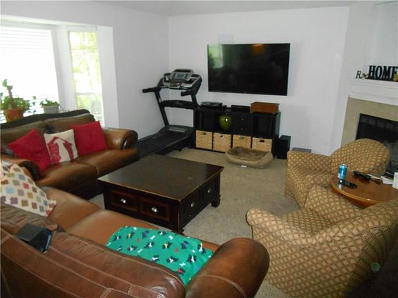 2nd image of 1314 E Branch Hollow Dr