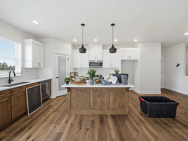 435 E River Ln — Photo 45