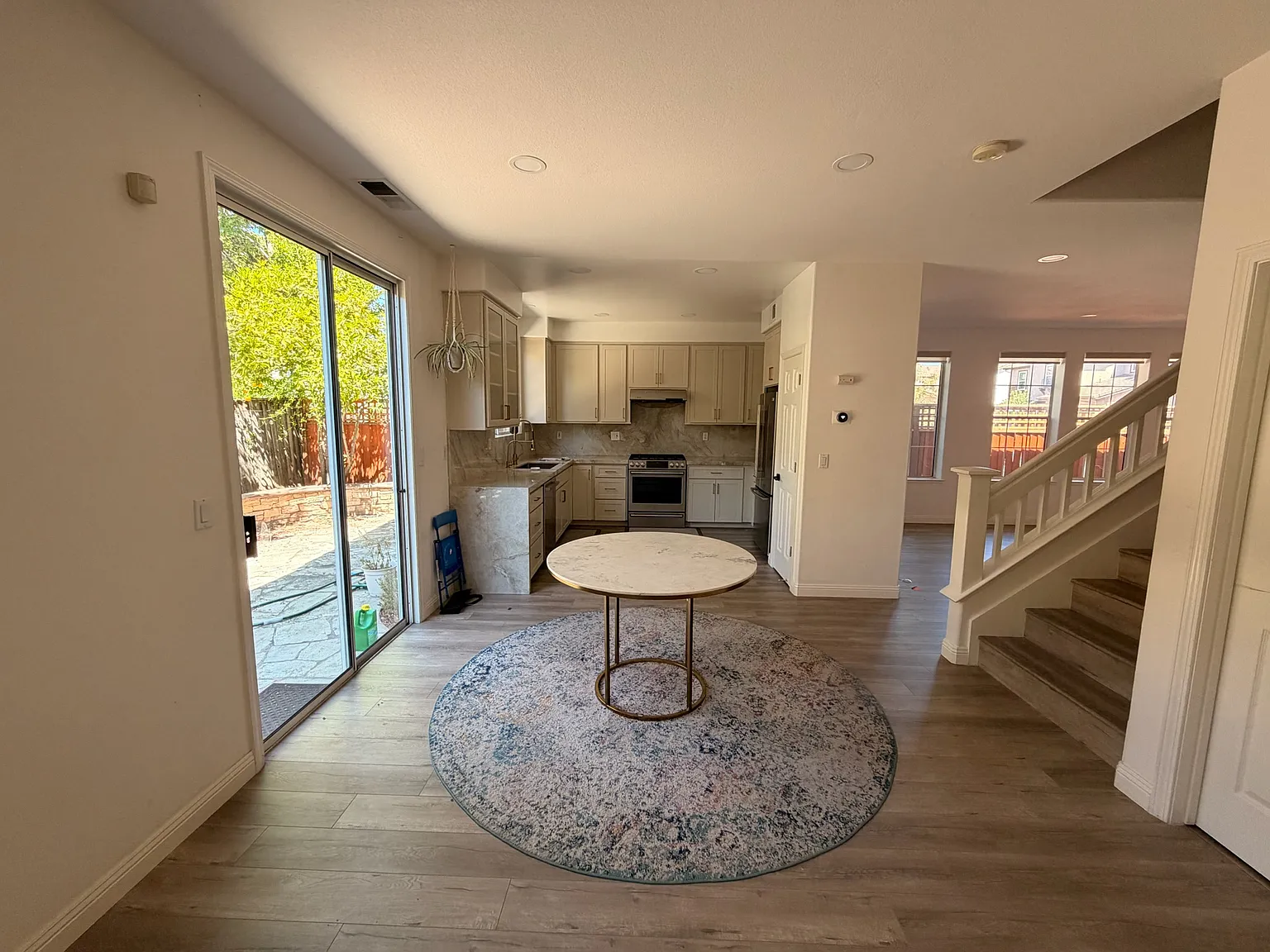 4 bed, 2.5 bath, 2194 sqft, $5,995 — Photo 2