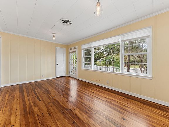 5th image of 521 SW Halpatiokee Street