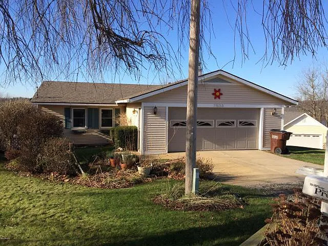 7503 Hallridge Dr NE photo 1