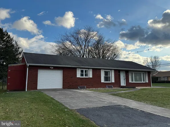 215 Summit Dr, Lewistown, PA 17044