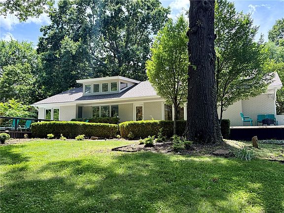 2nd image of 1143 W Lakeridge Dr