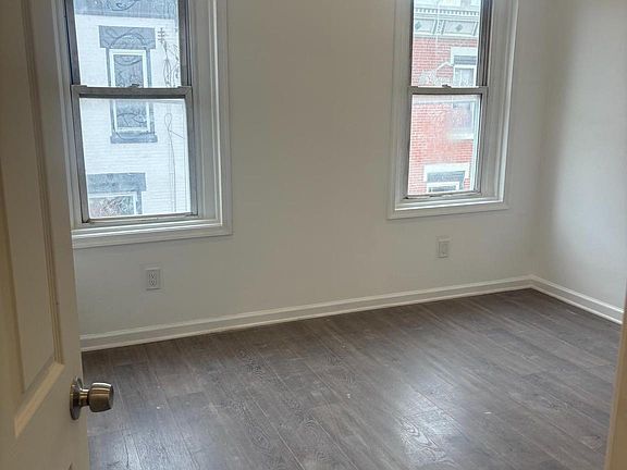 5th image of 1920 Waterloo St