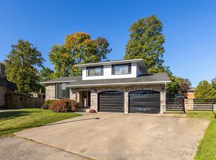 22 Little John Ct, Welland, ON L3C 5X2