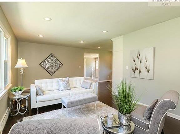 4th image of 8937 Hardy Dr