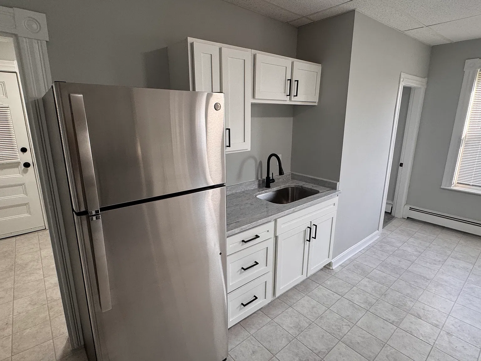 3 bed, 1400 sqft, $2,100 — Photo 4