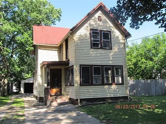 1012 Elm St photo 1