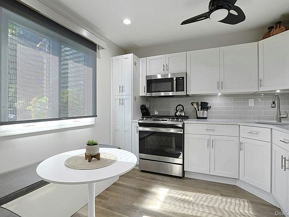 2nd image of 3902 Hickory Court