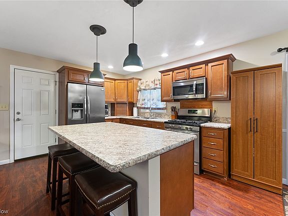 5th image of 1741 Stonehenge Ave NE