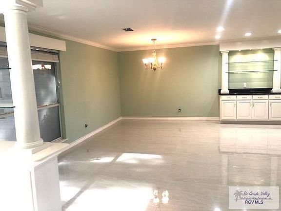 4th image of 700 Palm Valley Dr W
