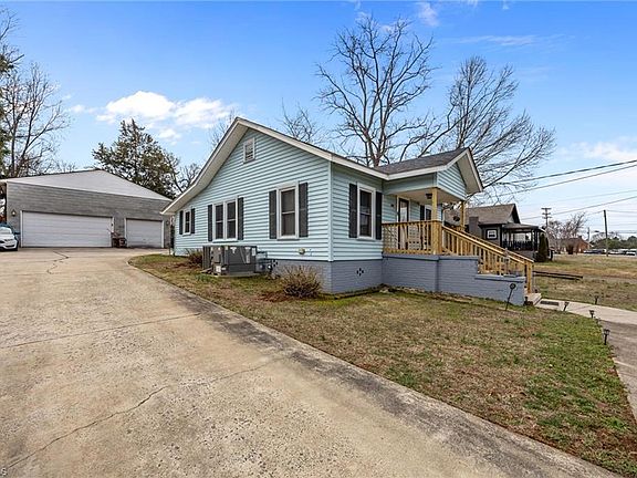 5th image of 818 Tucker St