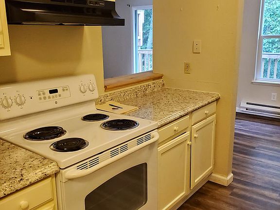 2nd image of 1936 Lincoln Ave SE APT 205