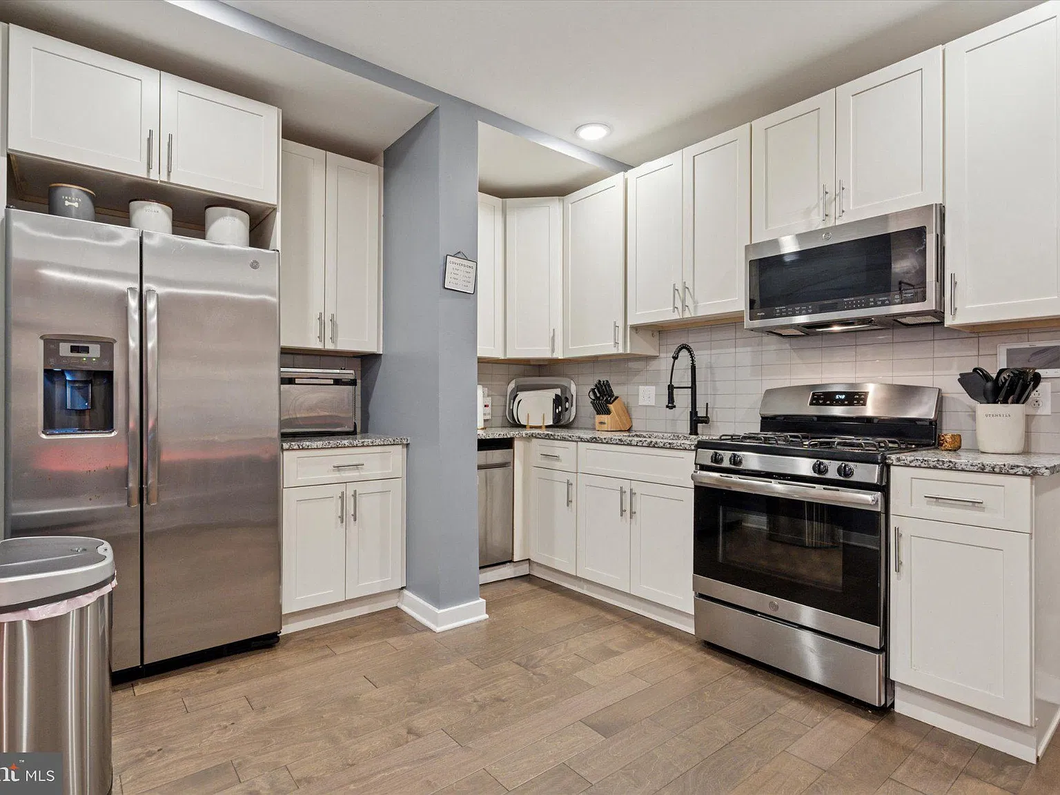 2 bed, 1.0 bath, 802 sqft, $1,495 — Photo 2