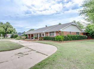 207 Flanders Dr, Chickasha, OK 73018