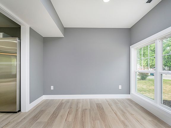 4th image of 6747 Wimbledon Dr